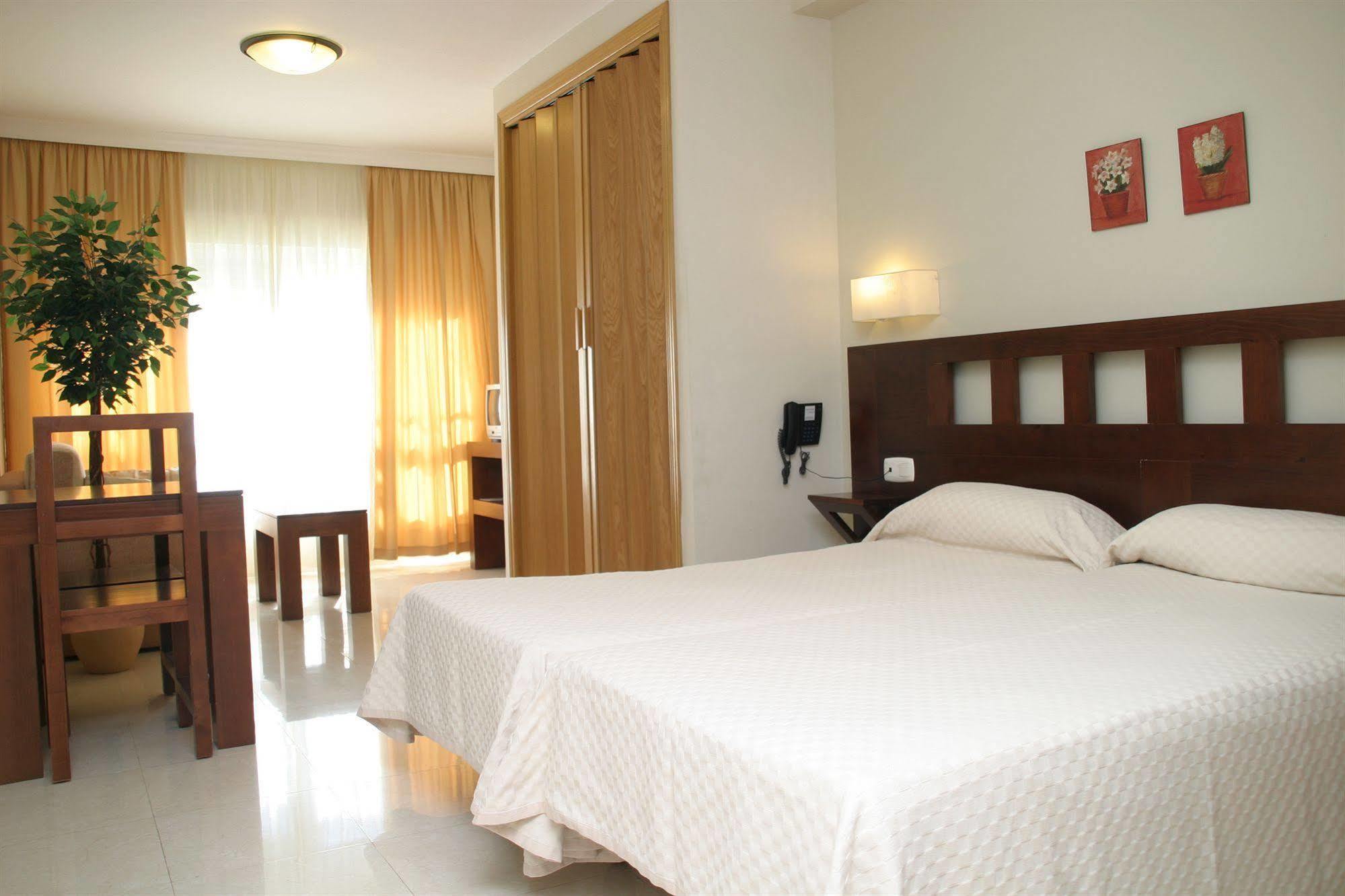 Apartamentos Turísticos Añoreta Rincon de la Victoria Luaran gambar
