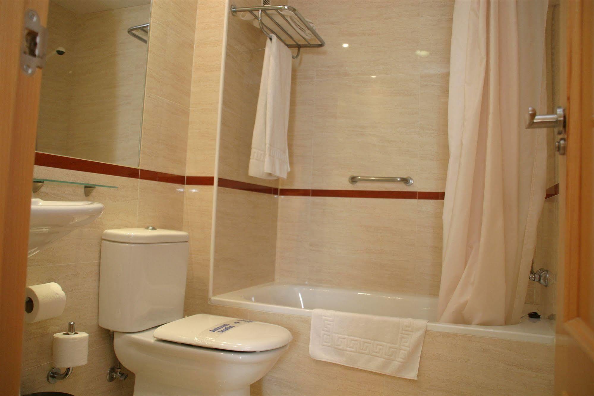 Apartamentos Turísticos Añoreta Rincon de la Victoria Luaran gambar